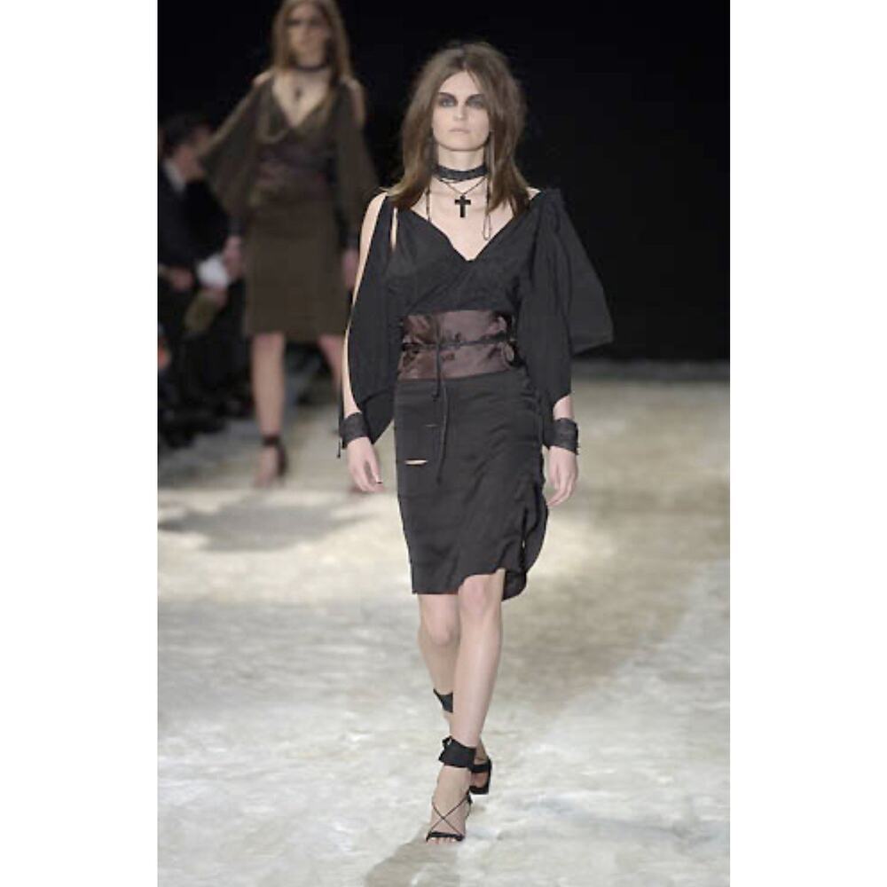 Gucci by Tom Ford Fall 2002 Front Tie Black Silk Slip Dress Mini Veck Vintage 42 - Picture 12 of 15